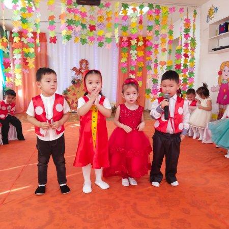 "Қызғалдақ" орта тобының "Алтын күз" атты мерекелік ертеңгілік өтті